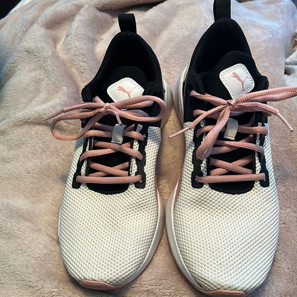 Puma soft foam optimal comfort sneakers.  Size 7.5.